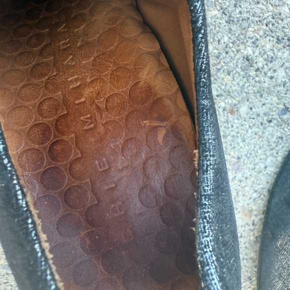 Chie Mihara size 9.5 excellent near new Shimmering Black gold undertones w/ Bows - Picture 10 of 16